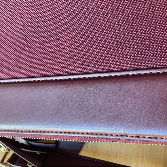Charles & Keith burgundy crossbody purse - Picture 4 of 9